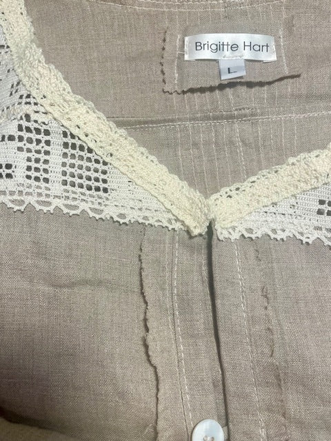 UPCYCLED COTTAGE BLOUSE IN LINEN AND LACE