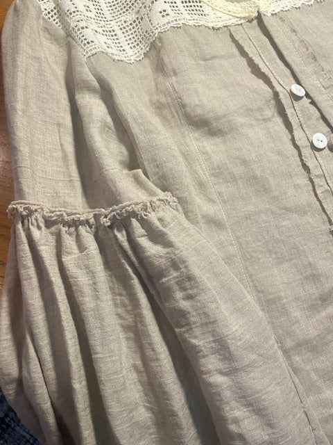 UPCYCLED COTTAGE BLOUSE IN LINEN AND LACE