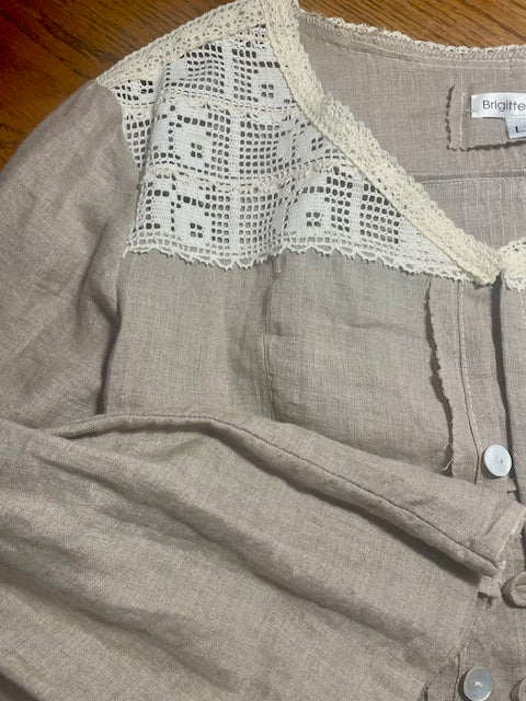 UPCYCLED COTTAGE BLOUSE IN LINEN AND LACE