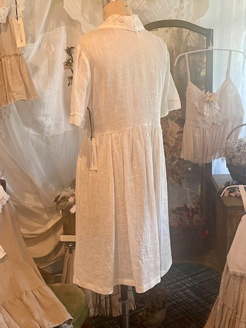Simple Linen Dress with Antique Lace Collar