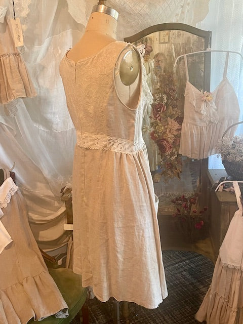 UPCYCLED LINEN DRESS WITH ANTIQUE LACE COLLAR